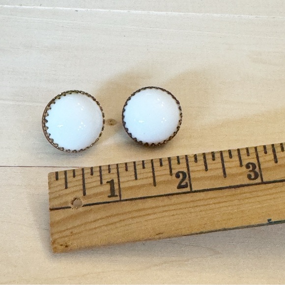 Vintage White Round Made in Germany Edge Clip On Earrings Gold Tone Setting - Picture 10 of 10